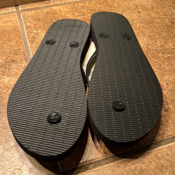 NWT Lemon Flip Flops - Picture 3 of 3